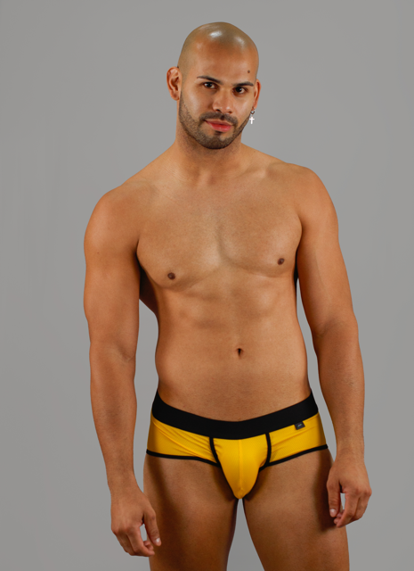 Piyama amarillo